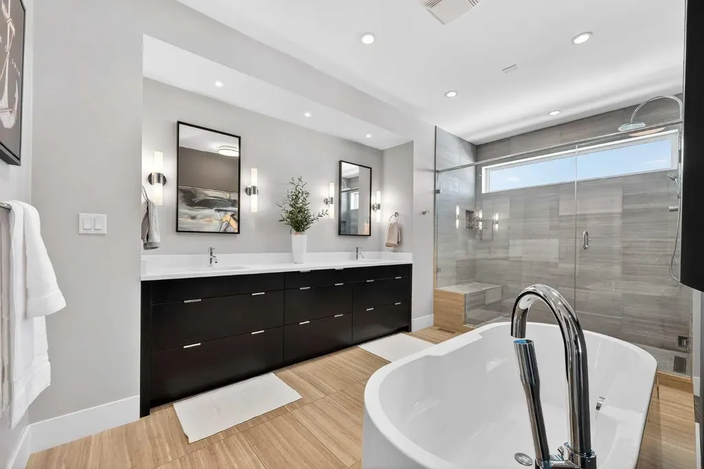 4905 21 Street SW Calgary AB T2T 5B7