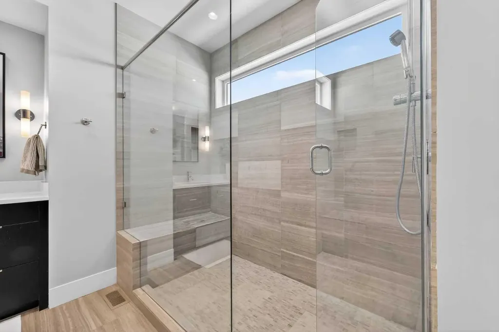 4905 21 Street SW Calgary AB T2T 5B7
