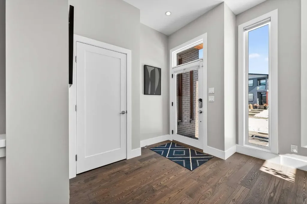 4905 21 Street SW Calgary AB T2T 5B7