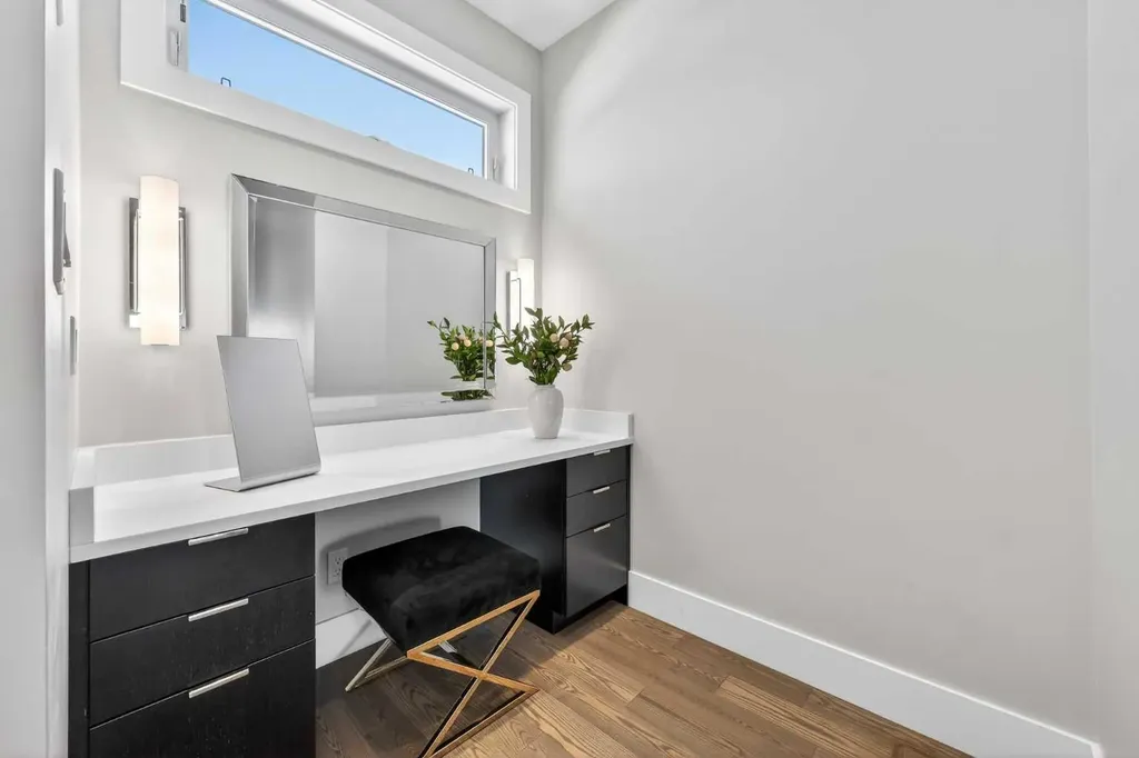 4905 21 Street SW Calgary AB T2T 5B7