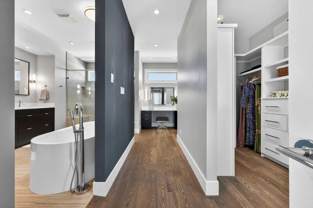 4905 21 Street SW Calgary AB T2T 5B7