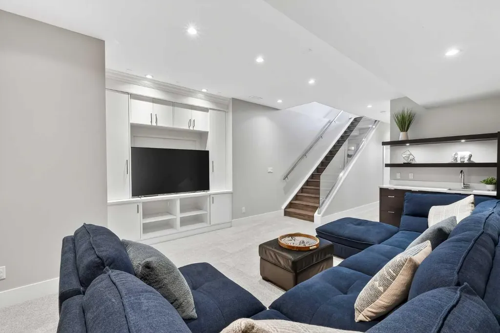 4905 21 Street SW Calgary AB T2T 5B7