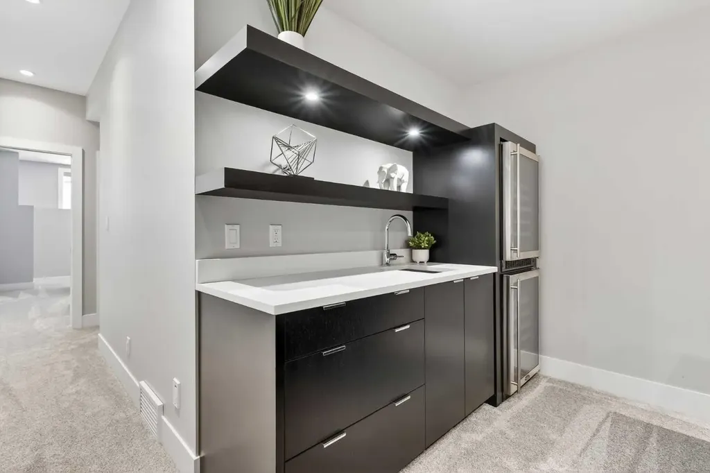 4905 21 Street SW Calgary AB T2T 5B7