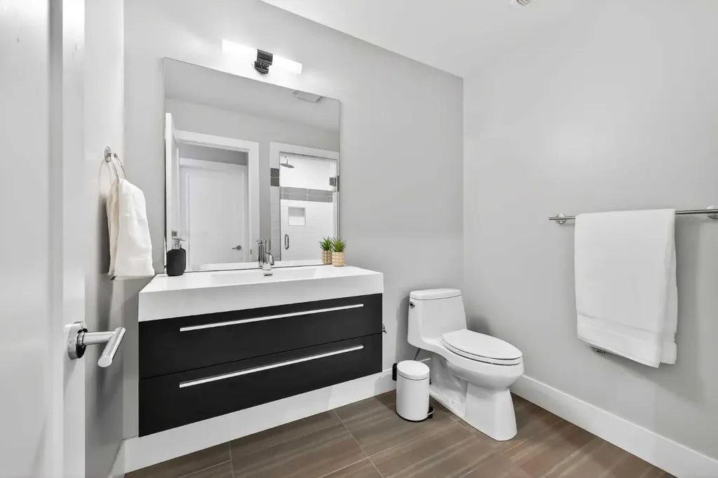 4905 21 Street SW Calgary AB T2T 5B7