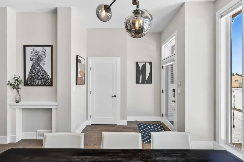 4905 21 Street SW Calgary AB T2T 5B7
