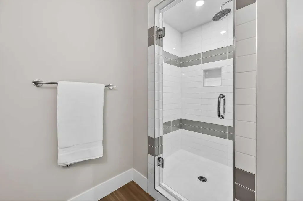 4905 21 Street SW Calgary AB T2T 5B7