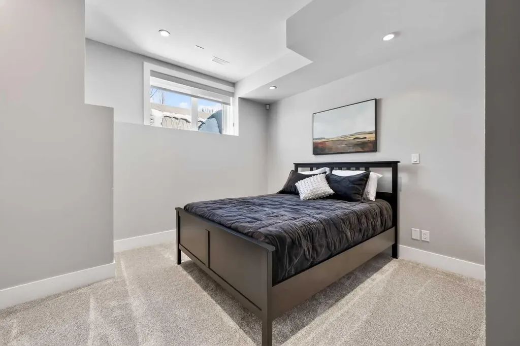 4905 21 Street SW Calgary AB T2T 5B7