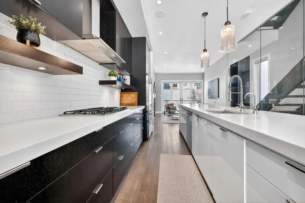 4905 21 Street SW Calgary AB T2T 5B7
