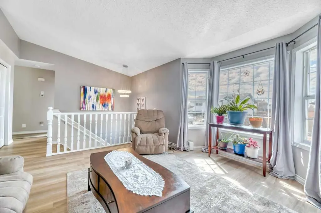 389 Strathford Crescent Strathmore AB T1P 1P1
