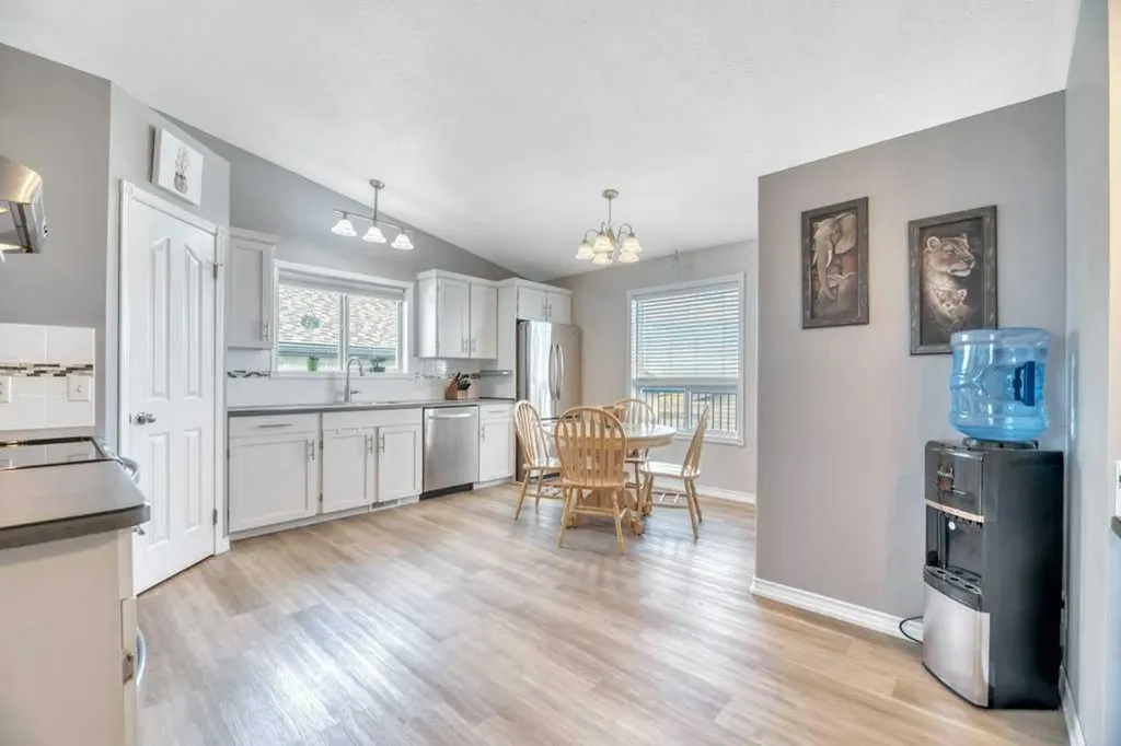 389 Strathford Crescent Strathmore AB T1P 1P1