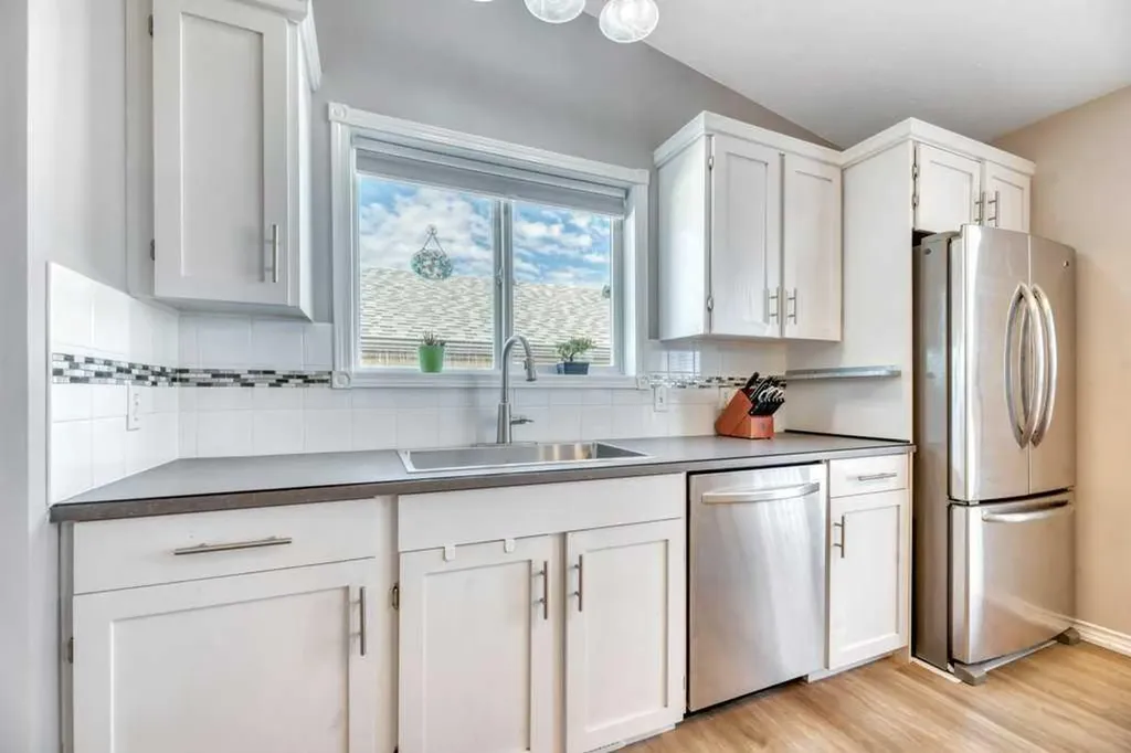 389 Strathford Crescent Strathmore AB T1P 1P1