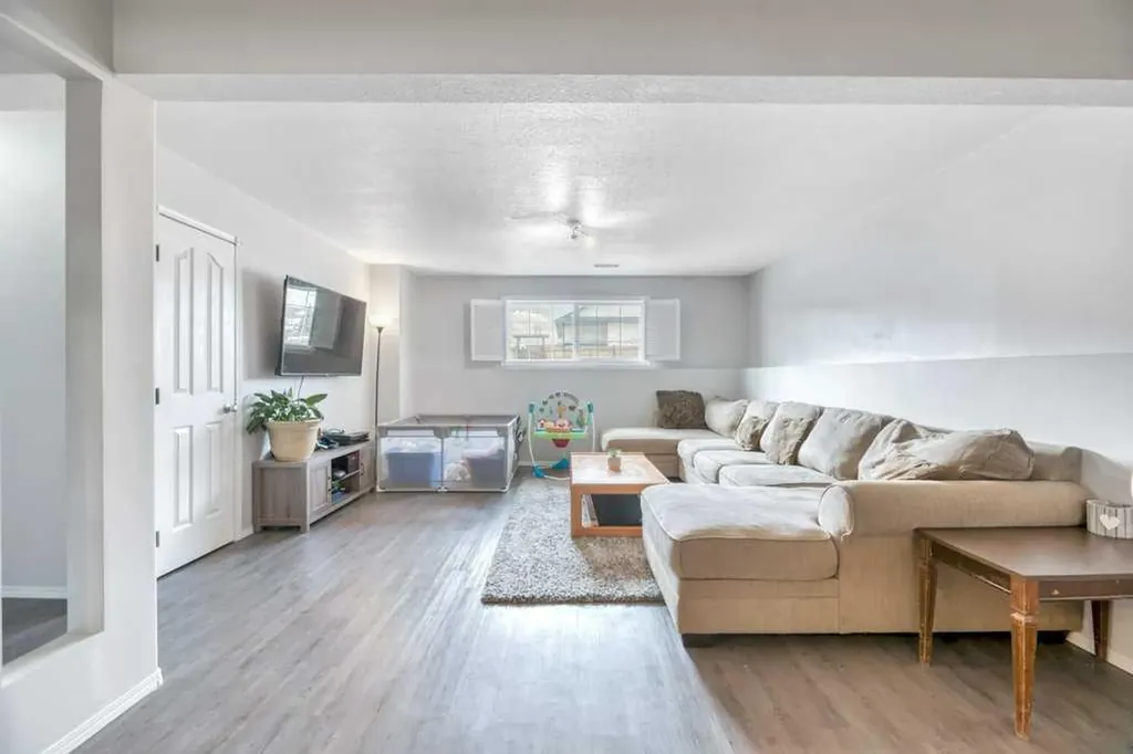 389 Strathford Crescent Strathmore AB T1P 1P1