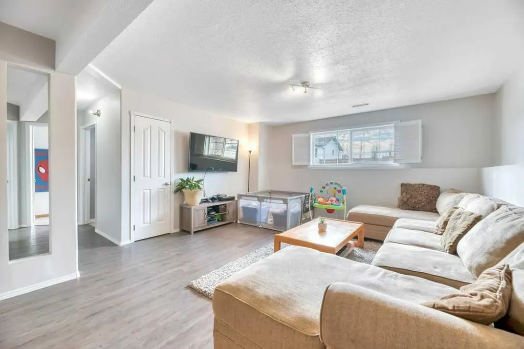 389 Strathford Crescent Strathmore AB T1P 1P1