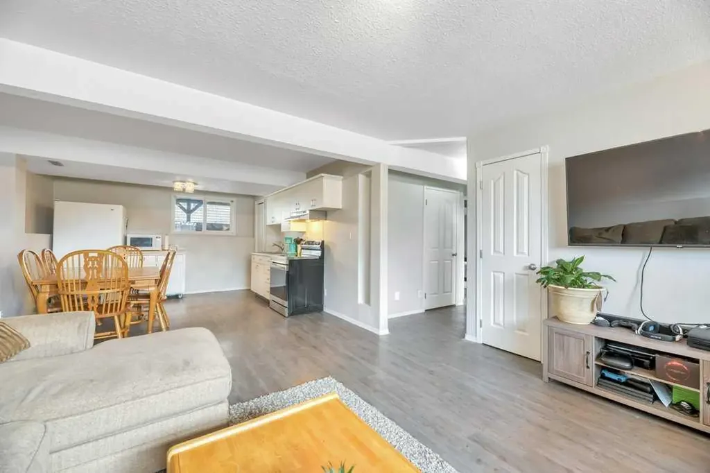 389 Strathford Crescent Strathmore AB T1P 1P1