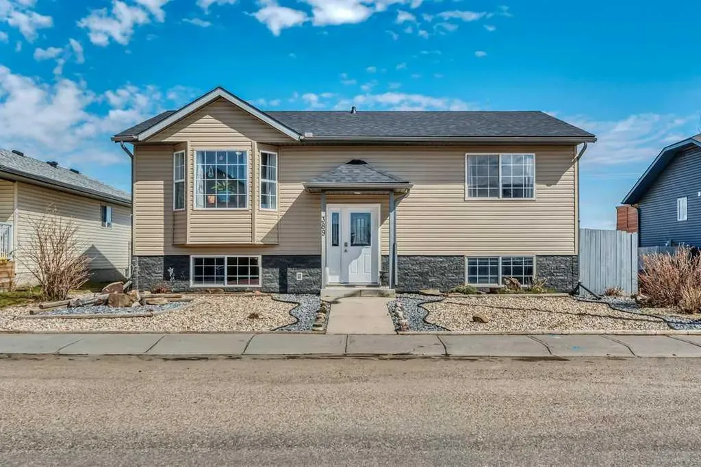 389 Strathford Crescent Strathmore AB T1P 1P1