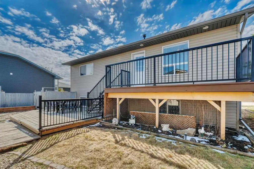 389 Strathford Crescent Strathmore AB T1P 1P1