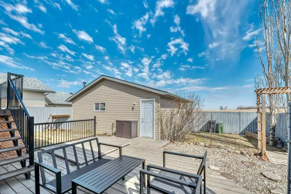 389 Strathford Crescent Strathmore AB T1P 1P1