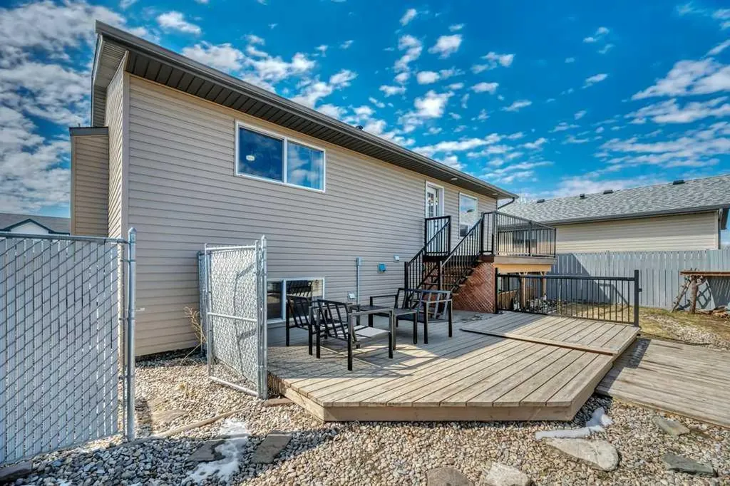 389 Strathford Crescent Strathmore AB T1P 1P1