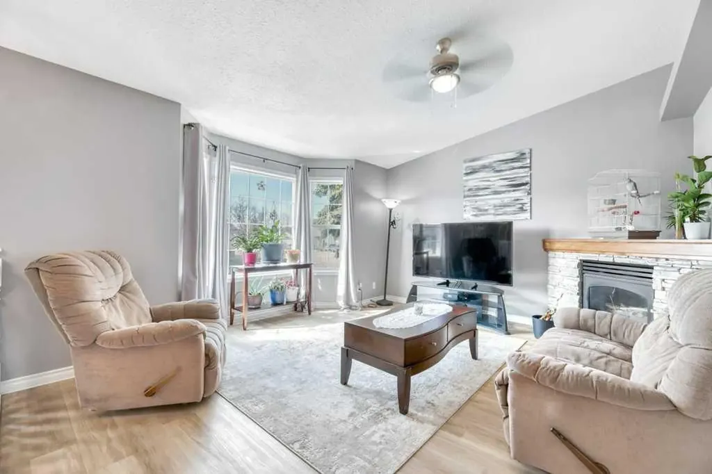389 Strathford Crescent Strathmore AB T1P 1P1