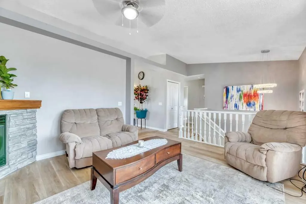 389 Strathford Crescent Strathmore AB T1P 1P1