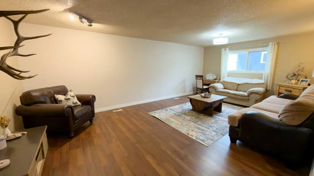 1213 4 Avenue Wainwright AB T9W1G7