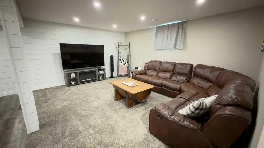 1213 4 Avenue Wainwright AB T9W1G7