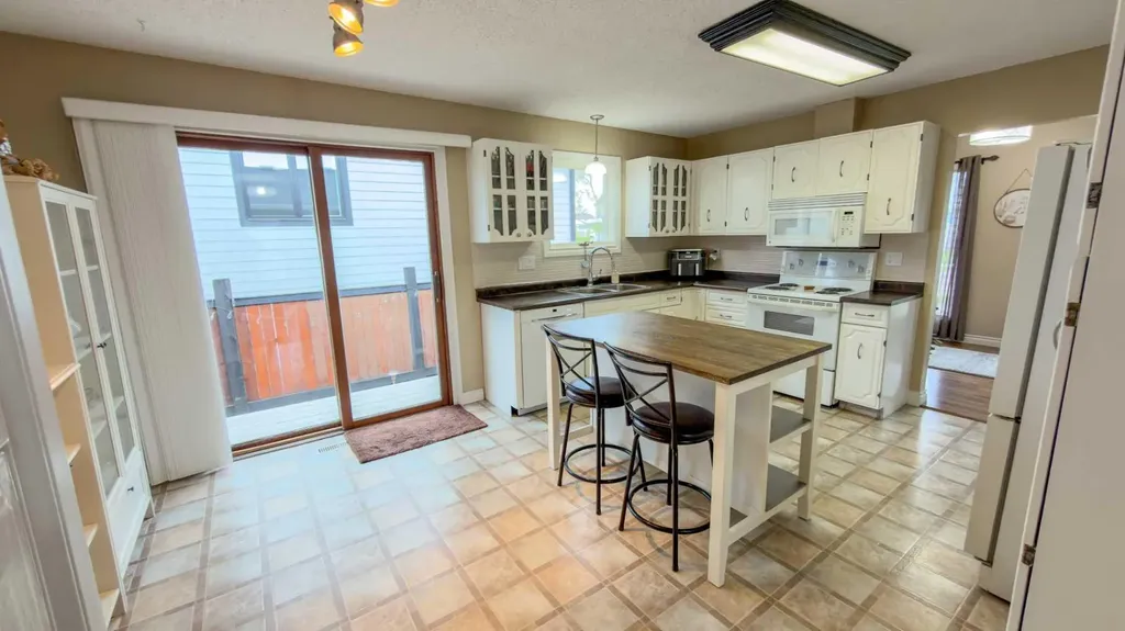 1213 4 Avenue Wainwright AB T9W1G7