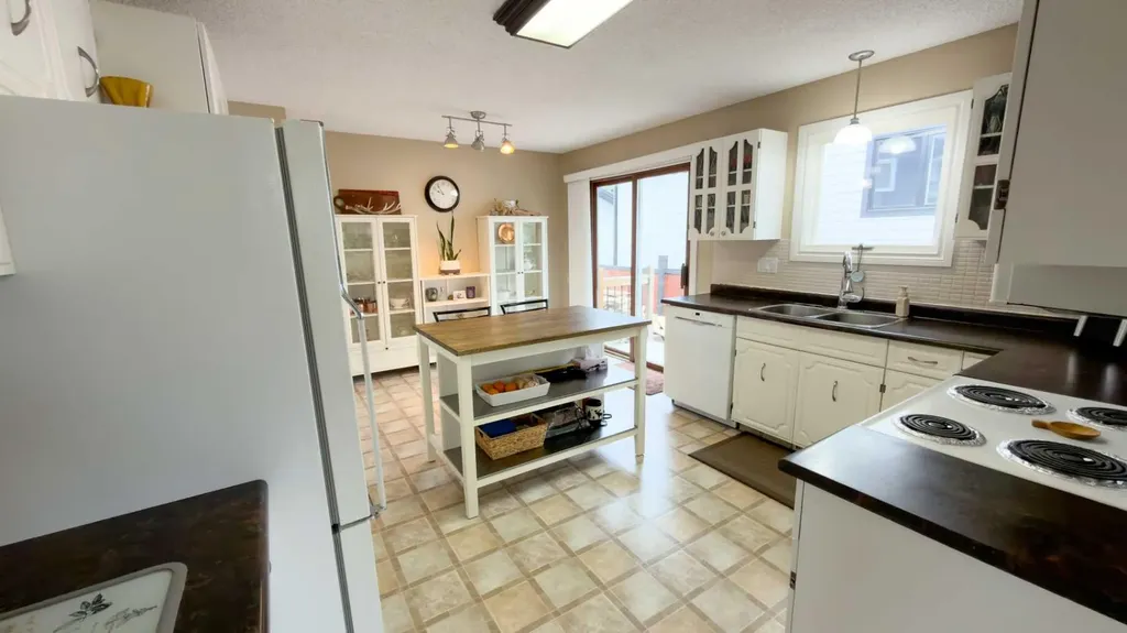 1213 4 Avenue Wainwright AB T9W1G7