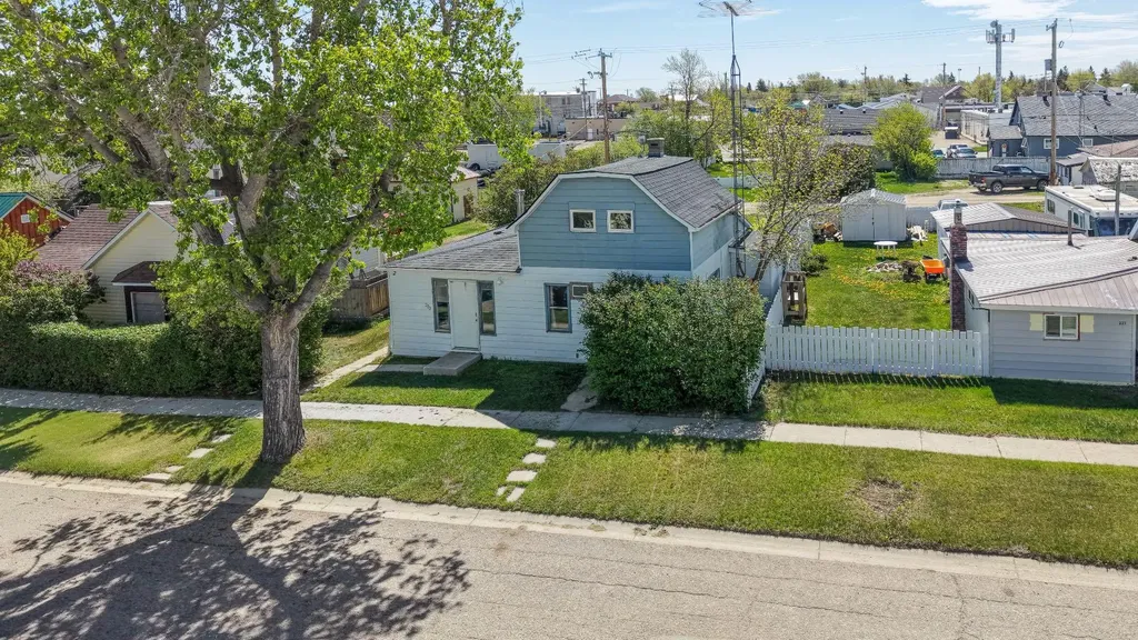223 2 Street N Vulcan AB T0L 2B0