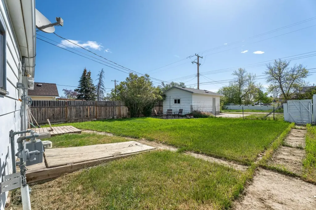 223 2 Street N Vulcan AB T0L 2B0