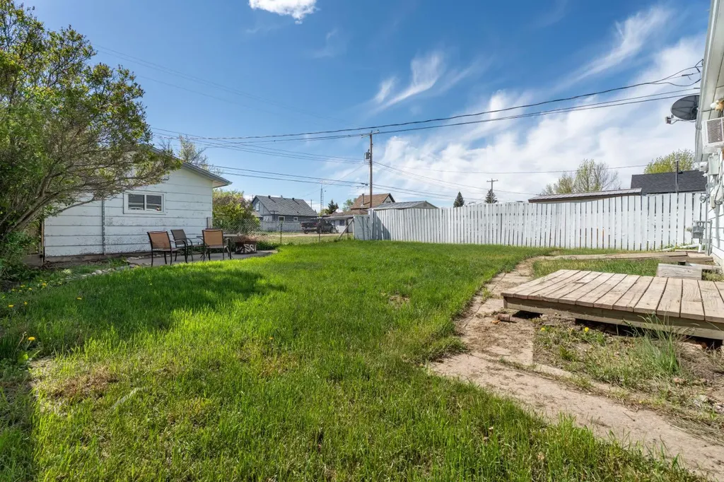 223 2 Street N Vulcan AB T0L 2B0