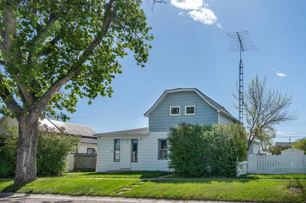 223 2 Street N Vulcan AB T0L 2B0