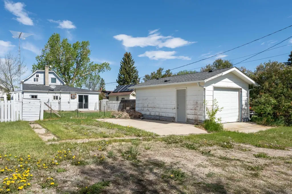 223 2 Street N Vulcan AB T0L 2B0