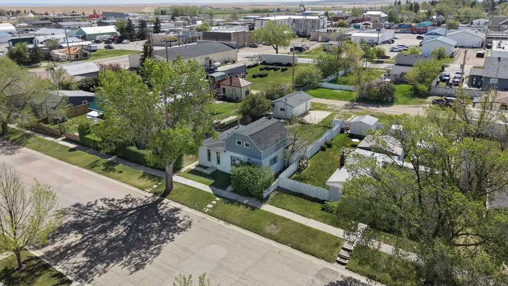 223 2 Street N Vulcan AB T0L 2B0