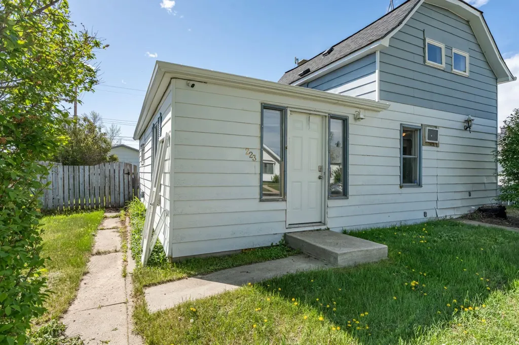 223 2 Street N Vulcan AB T0L 2B0
