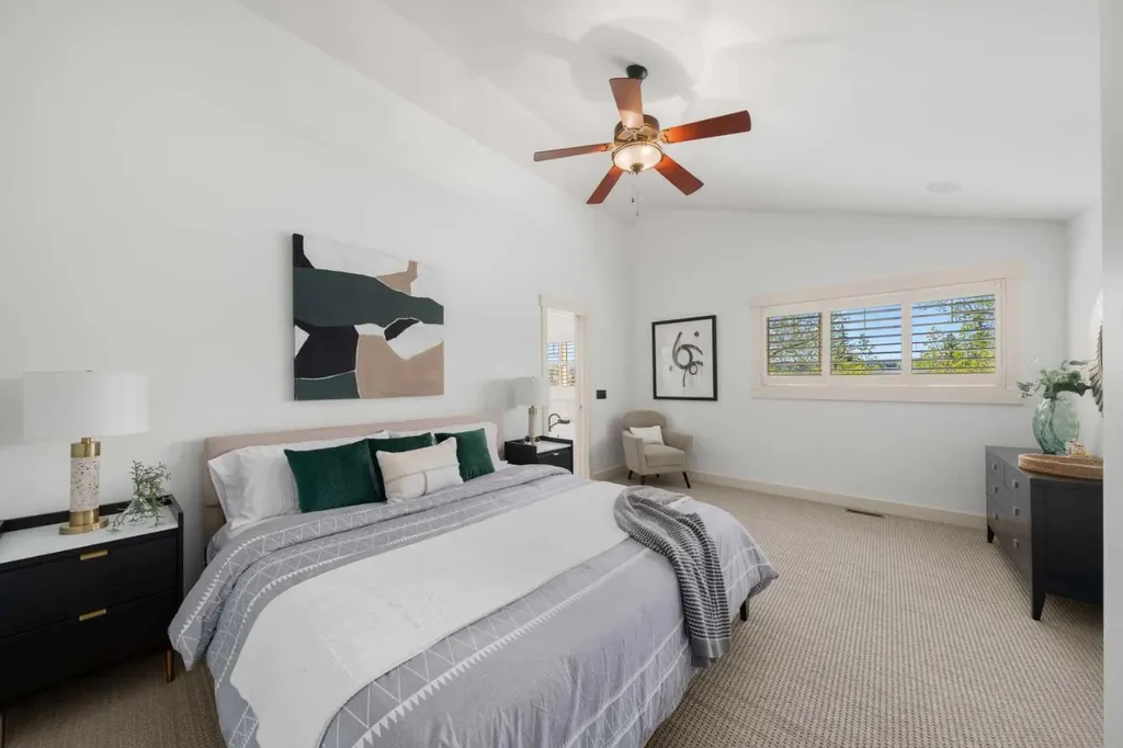 2341 6 Avenue NW Calgary AB T2N 0X3