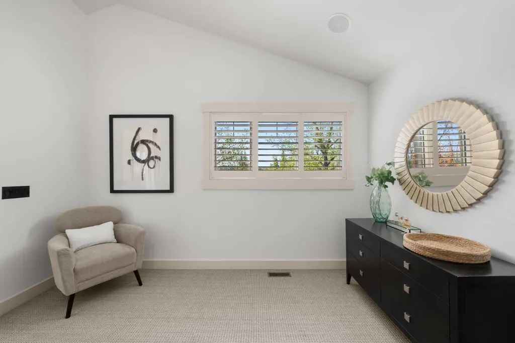 2341 6 Avenue NW Calgary AB T2N 0X3