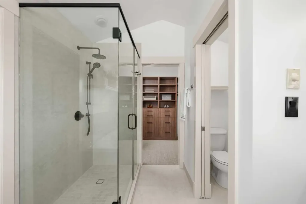 2341 6 Avenue NW Calgary AB T2N 0X3