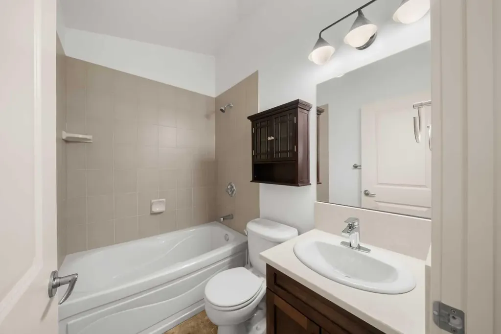 2341 6 Avenue NW Calgary AB T2N 0X3