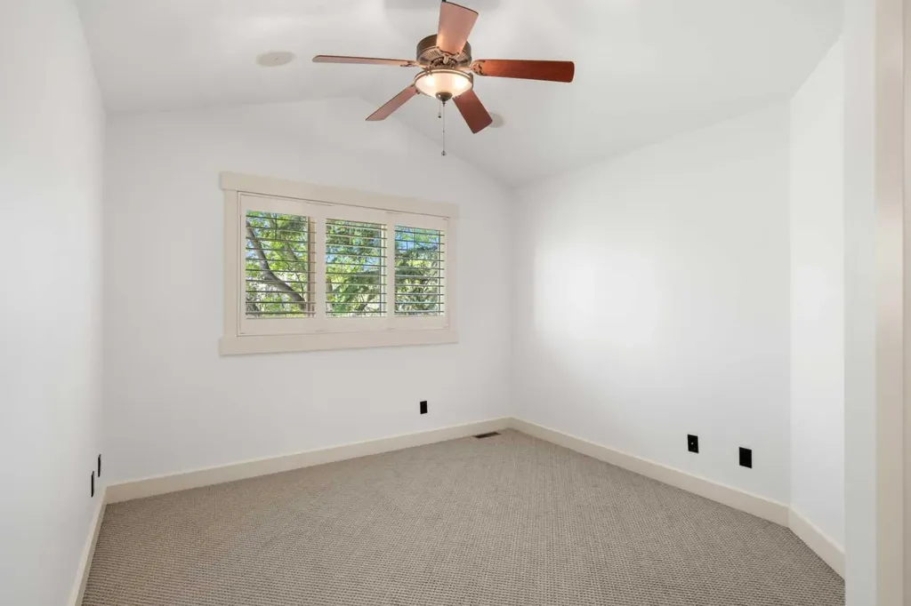 2341 6 Avenue NW Calgary AB T2N 0X3