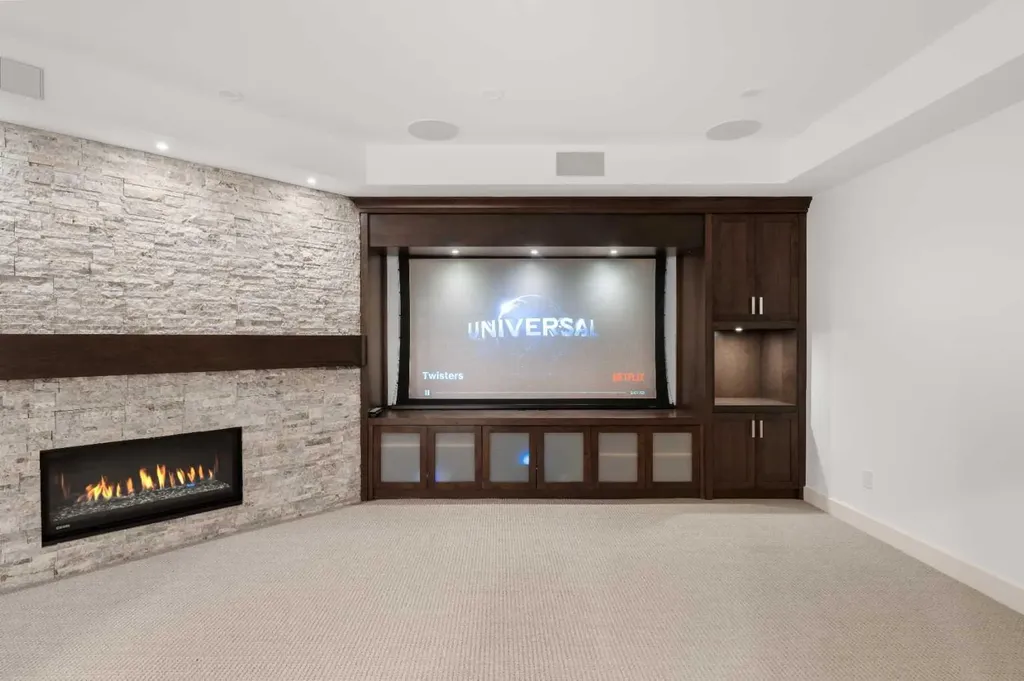 2341 6 Avenue NW Calgary AB T2N 0X3