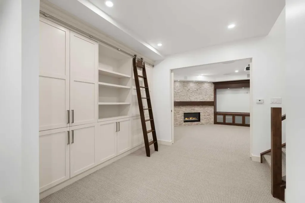 2341 6 Avenue NW Calgary AB T2N 0X3