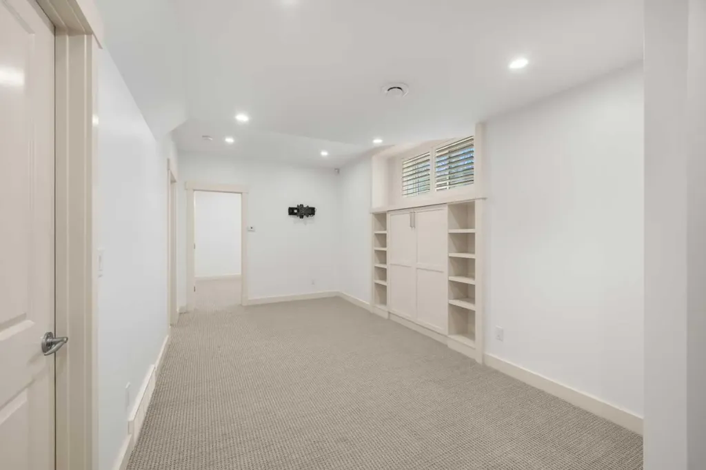 2341 6 Avenue NW Calgary AB T2N 0X3
