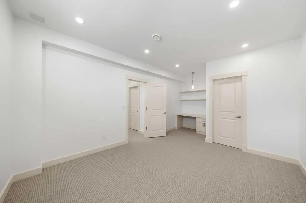 2341 6 Avenue NW Calgary AB T2N 0X3