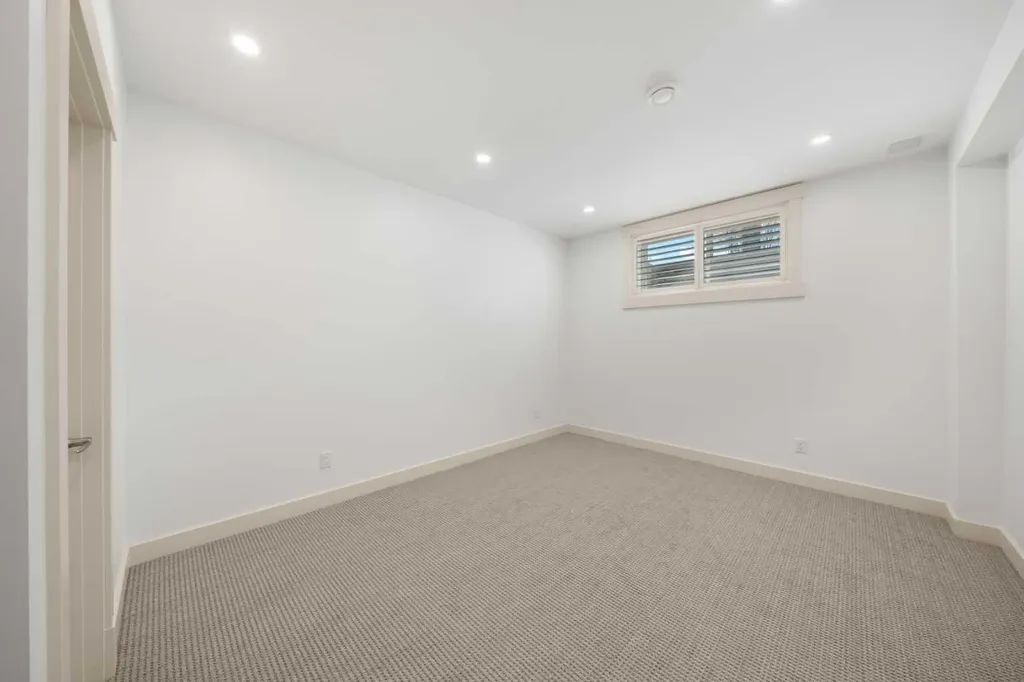 2341 6 Avenue NW Calgary AB T2N 0X3