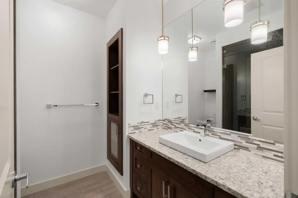 2341 6 Avenue NW Calgary AB T2N 0X3