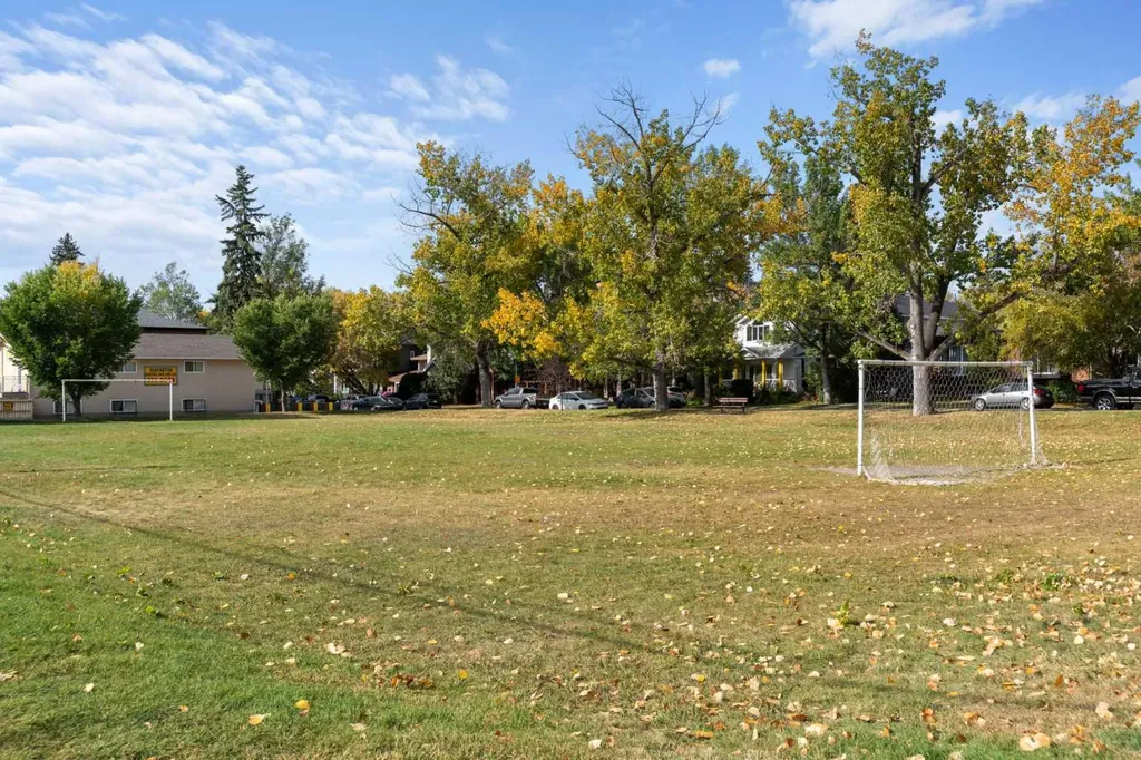 2341 6 Avenue NW Calgary AB T2N 0X3