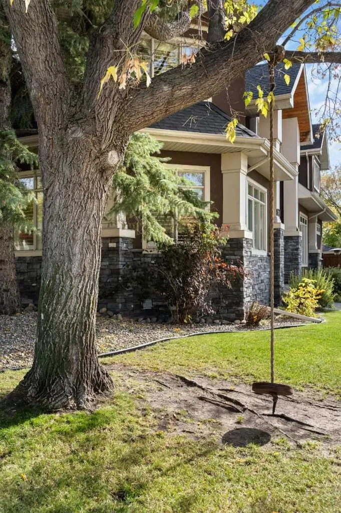 2341 6 Avenue NW Calgary AB T2N 0X3