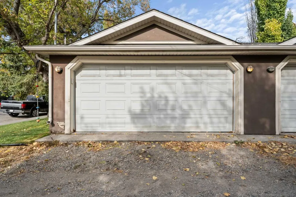2341 6 Avenue NW Calgary AB T2N 0X3