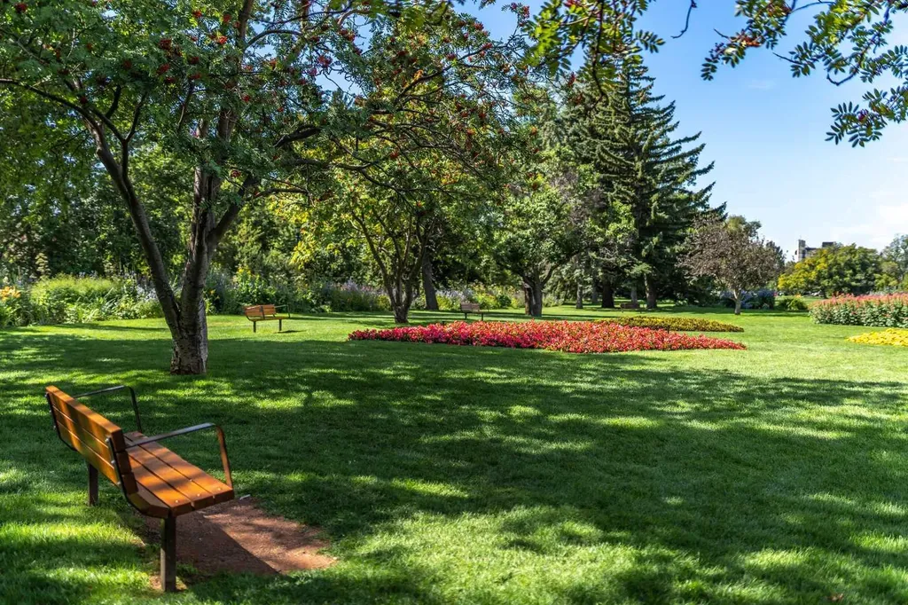 2341 6 Avenue NW Calgary AB T2N 0X3